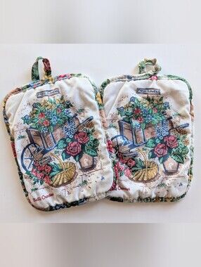 Vintage Betty Crocker Floral Potholder Set